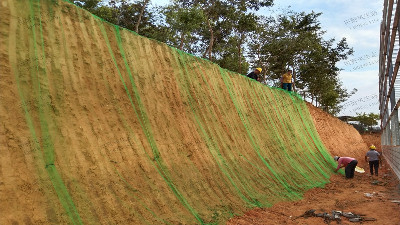 邊坡復(fù)綠施工現(xiàn)場 邊坡復(fù)綠施工現(xiàn)場