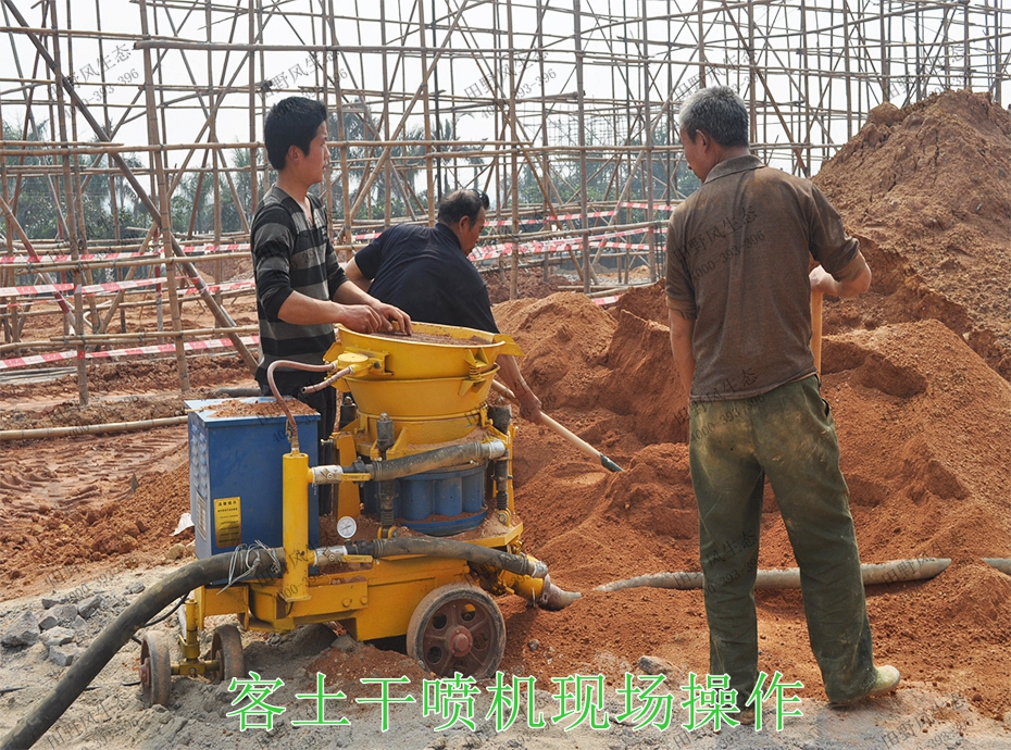 3客土干噴機(jī)現(xiàn)場操作